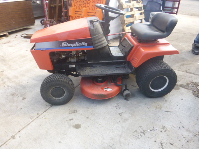 lot 2 image: Simplicity Riding Lawn Mower