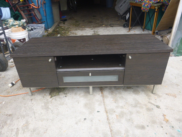 lot 13 image: TV Stand