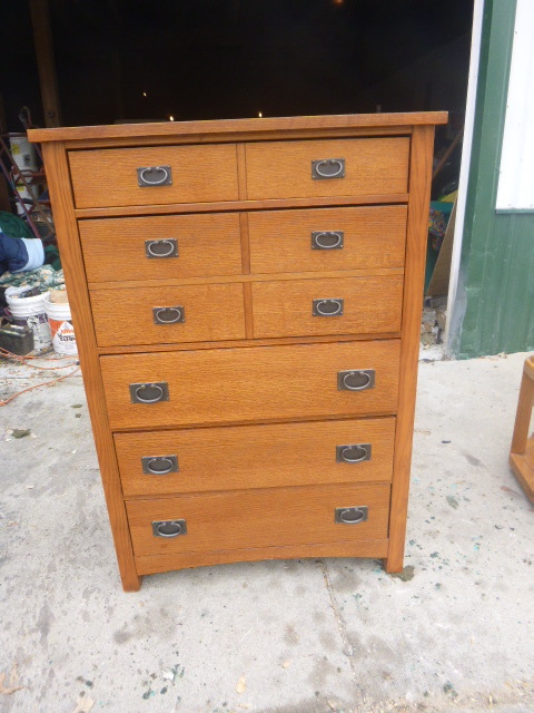 lot 14 image: 5 Drawer Dresser