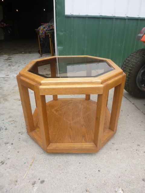 lot 15 image: Glass Top End Table