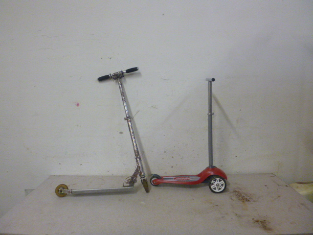 lot 27 image: 2 Scooters
