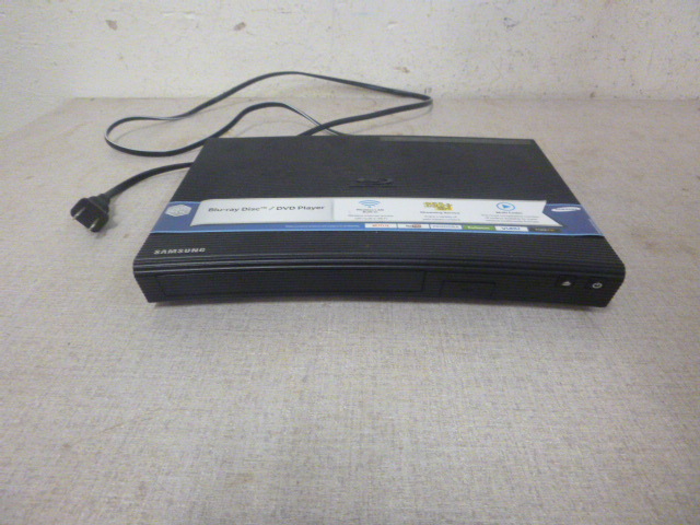 lot 30 image: Samsung Blu-Ray DiscDVD Player