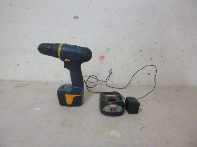 lot 37 image: Ryobi 9,6 Volt Cordless Drill