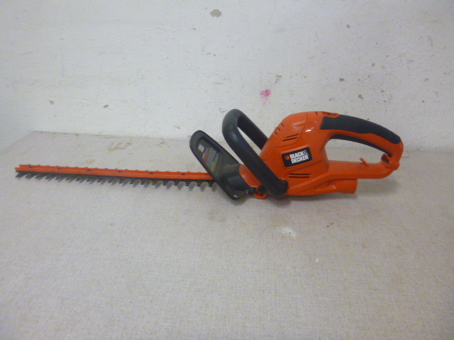 lot 46 image: Black & Decker Electric Hedge Trimmer