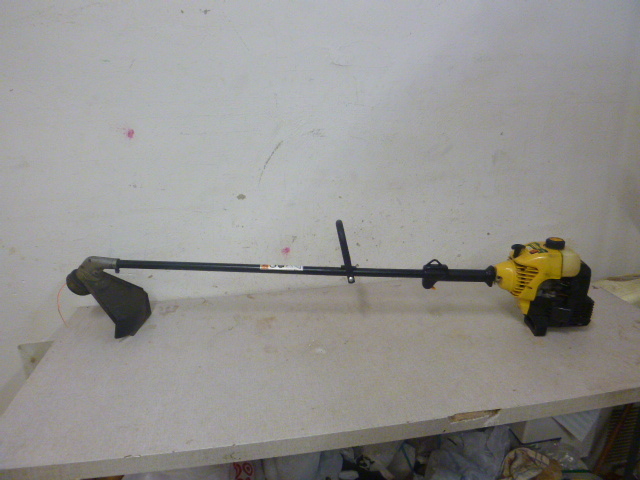 lot 48 image: Yard-Man Gas Trimmer