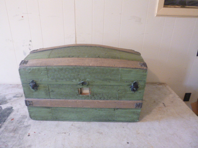 lot 53 image: Vintage Trunk