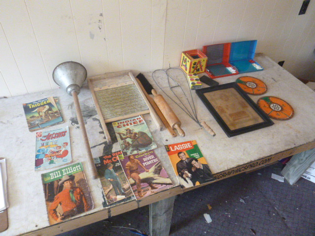 lot 73 image: Miscellaneous Vintage Items