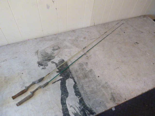 lot 87 image: 2 Fishing Rods