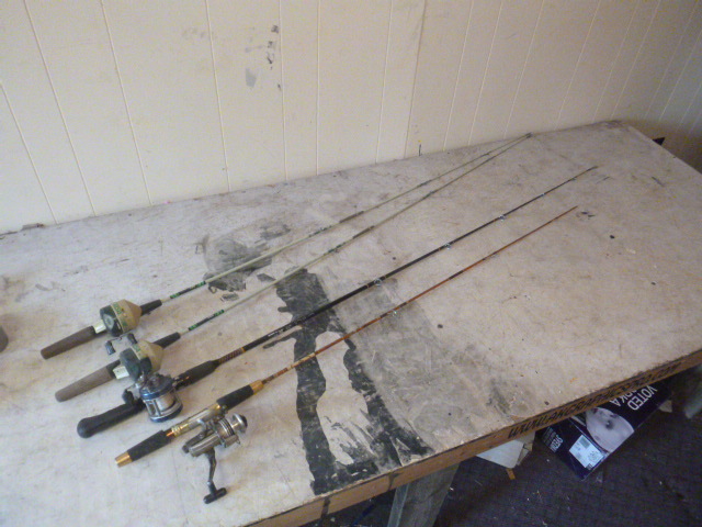 lot 91 image: 4 Fishing Rods and Reels