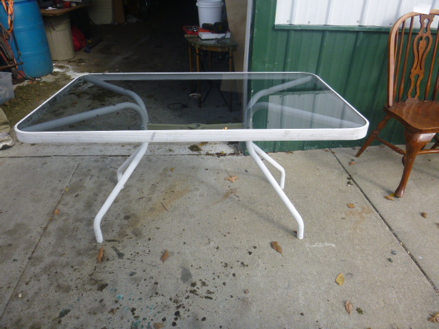 lot 101 image: Patio Table