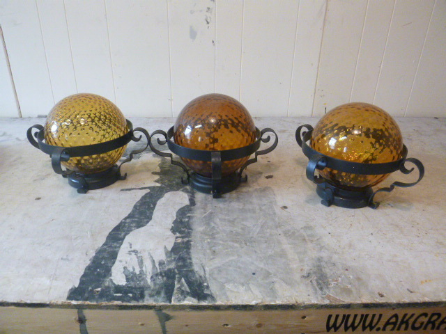 lot 110 image: 3 Light Fixtures