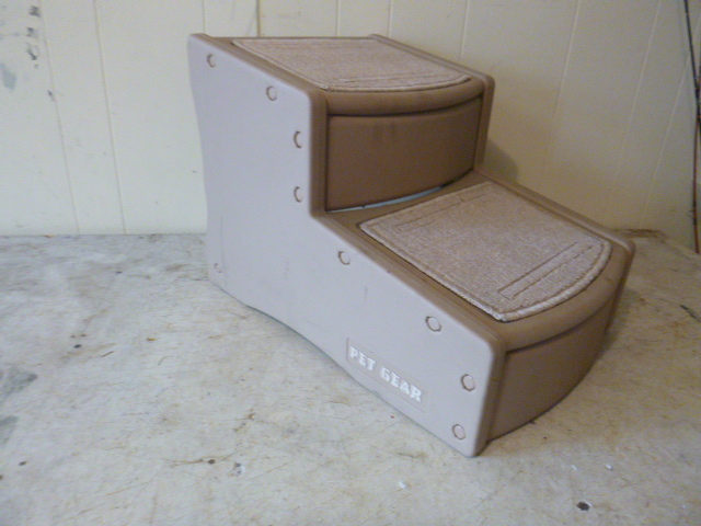 lot 140 image: Pet Gear Pet Step