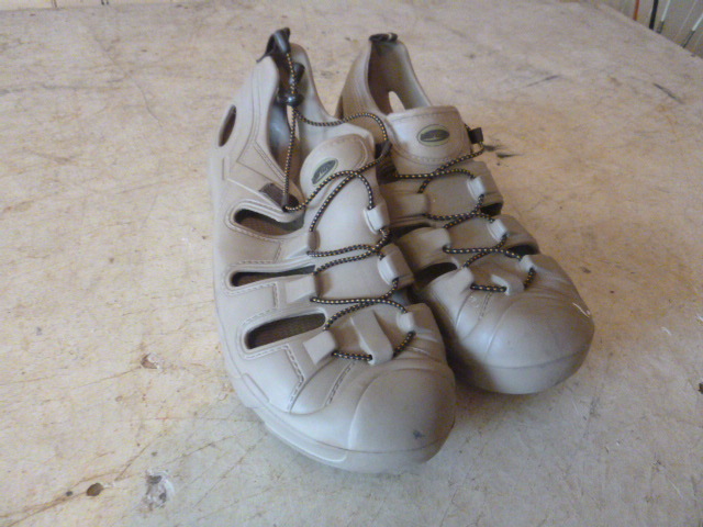 lot 142 image: Marlin Shoes