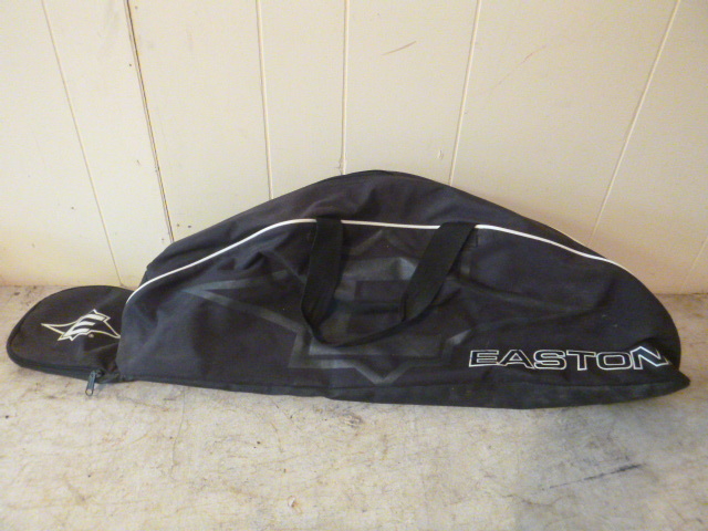 lot 159 image: Easton Sports Bag