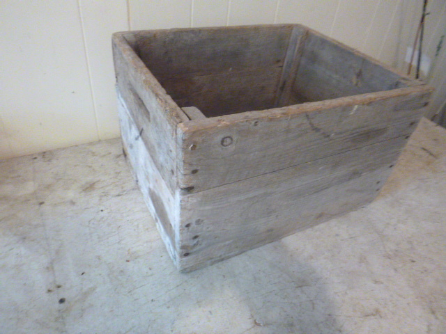 lot 163 image: Vintage Crate