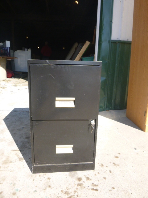 lot 189 image: 2 Drawer File Cabinet
