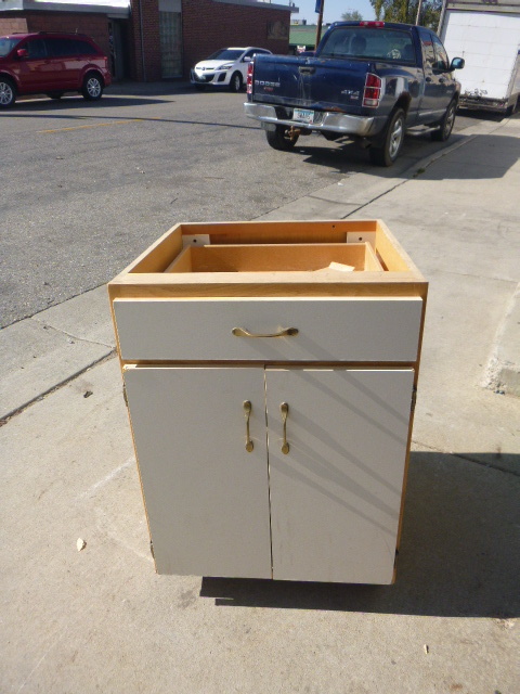 lot 195 image: Cabinet