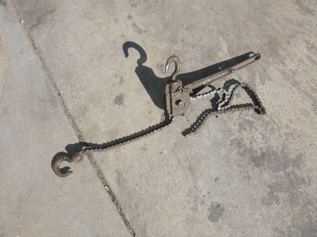 lot 201 image: Vintage Coffing Hoist