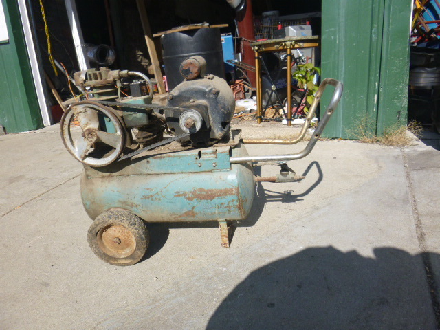 lot 202 image: Old Air Compressor