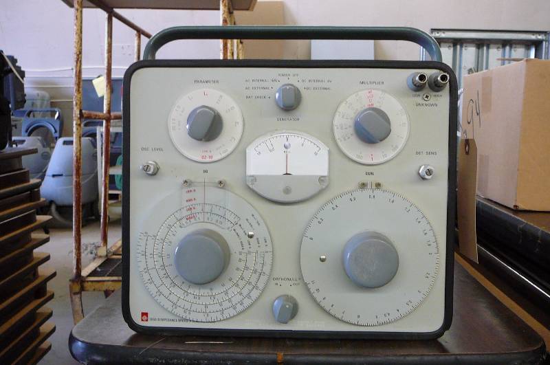 lot 104 image: Radio type 1650