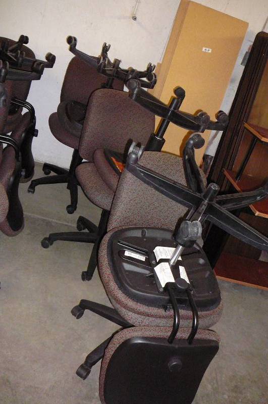 lot 164 image: Office Chairs