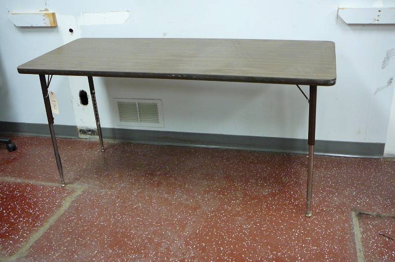 lot 172 image: Table