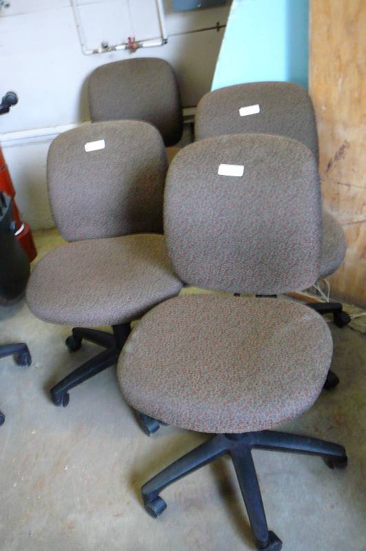 lot 5 image: Office Chairs