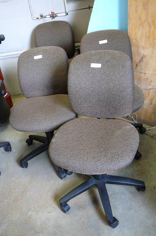 lot 1 image: Office Chairs
