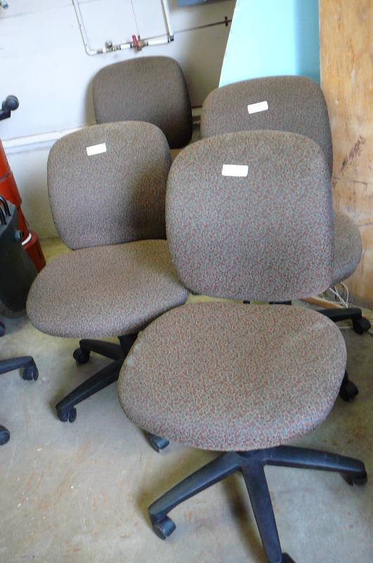 lot 3 image: Office Chairs