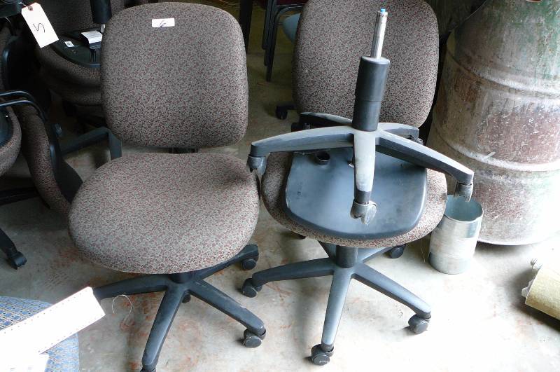 lot 6 image: Office Chairs