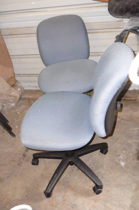 lot 8 image: Office Chairs