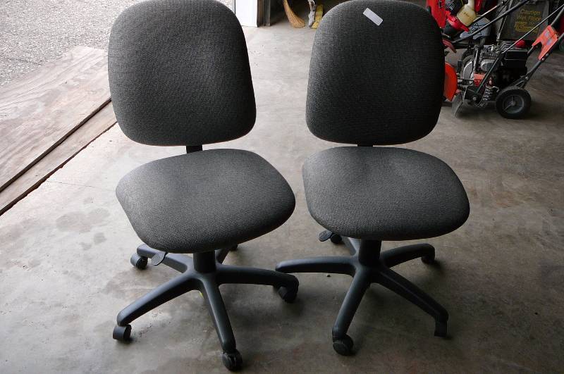 lot 10 image: Office Chairs