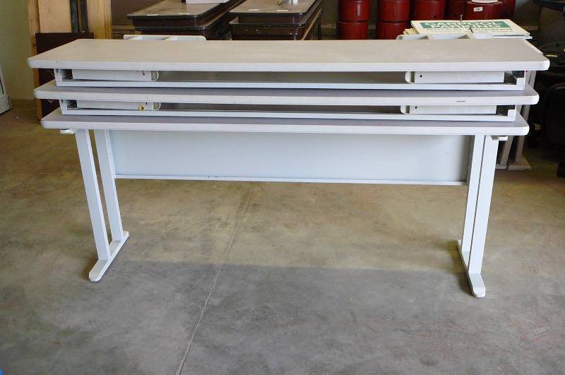 lot 19 image: Tables