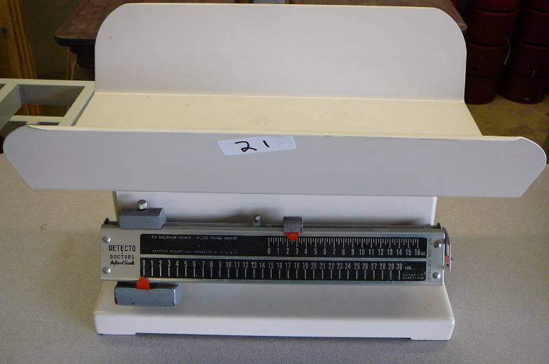 lot 21 image: Infant Scale