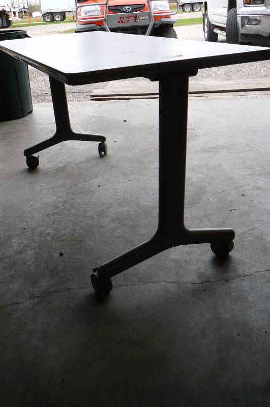lot 22 image: Table on wheels