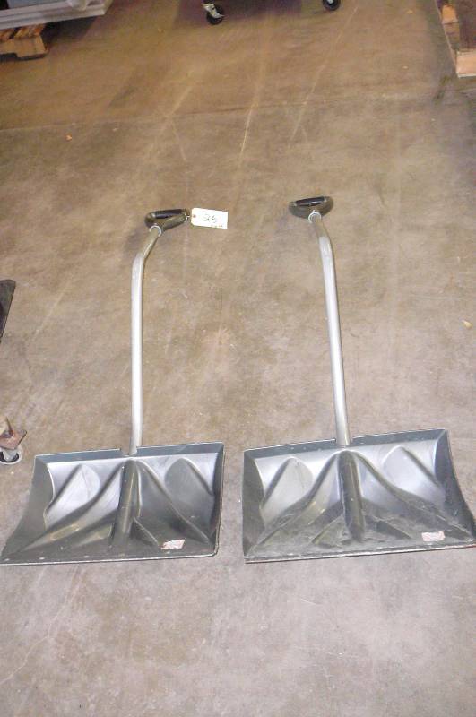 lot 26 image: Shovels