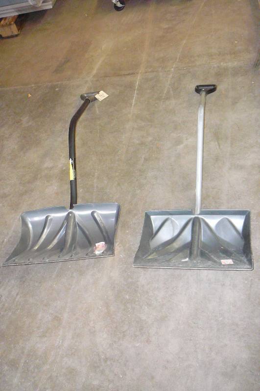 lot 27 image: Shovels