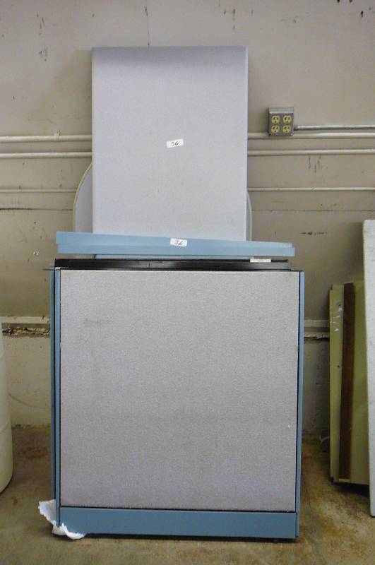 lot 36 image: Misc Counter Top Desk