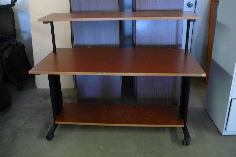 lot 71 image: Desk