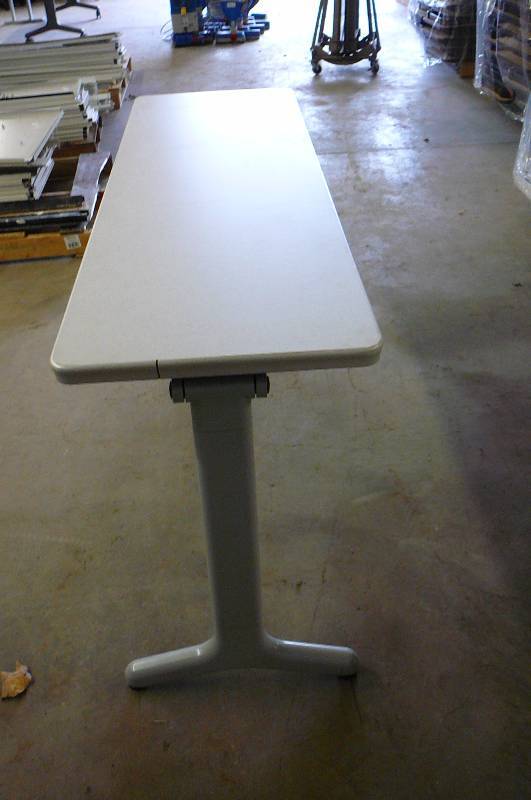 lot 77 image: Table