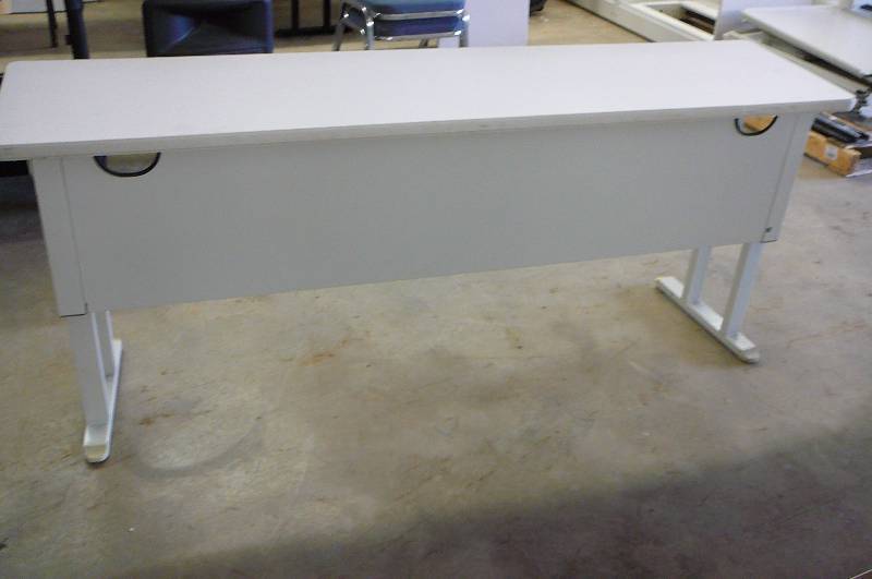 lot 78 image: Table