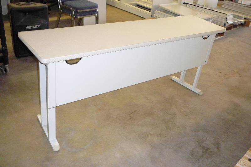 lot 80 image: Table