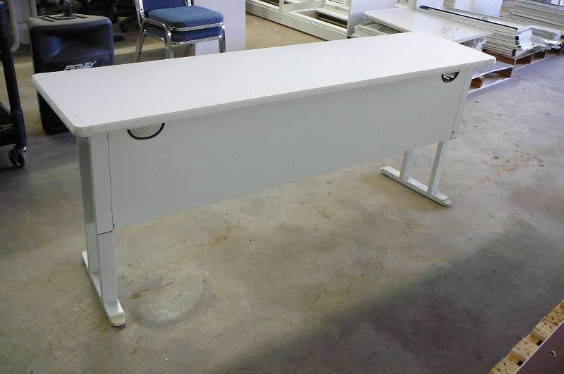 lot 81 image: Table