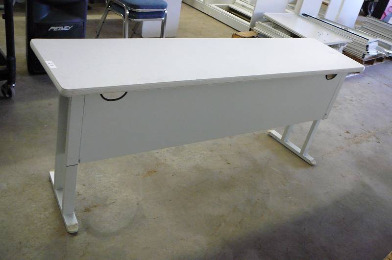 lot 82 image: Table