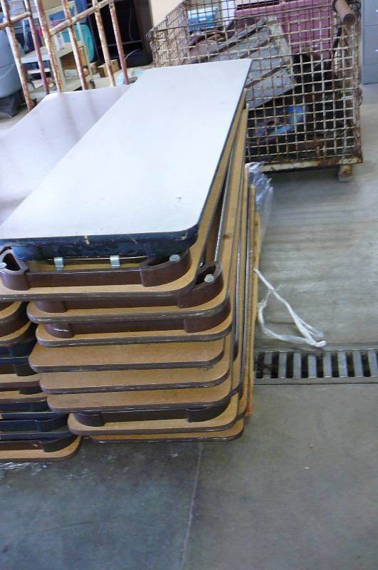 lot 87 image: Tables
