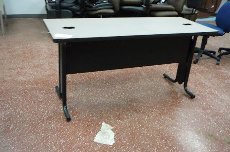 lot 195 image: Table