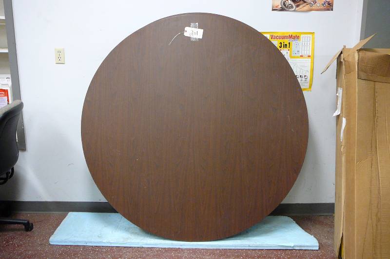 lot 201 image: Table
