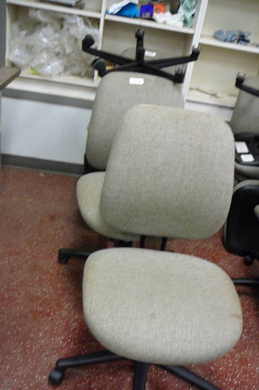 lot 204 image: Office Chairs