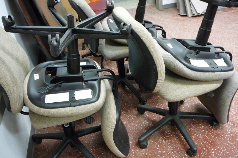 lot 208 image: Office Chairs