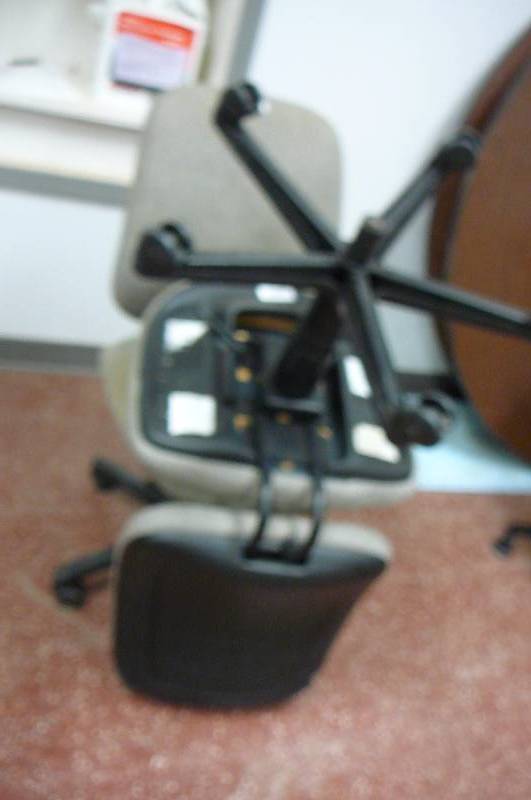 lot 209 image: Office Chairs
